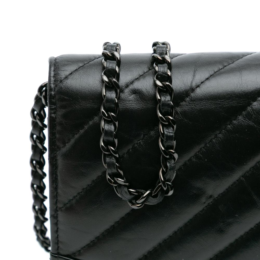 Chanel B Chanel Black Calf Leather Chevron Aged skin Gabrielle Wallet On Chain Italy