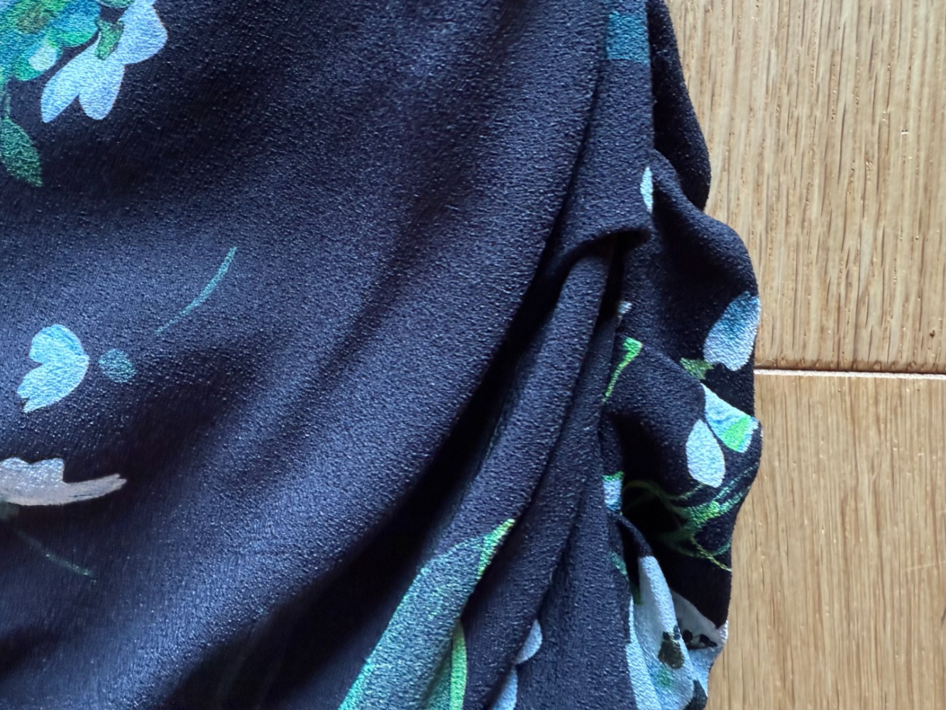 Dolce&Gabbana Robe froncée avec fleurs blanches