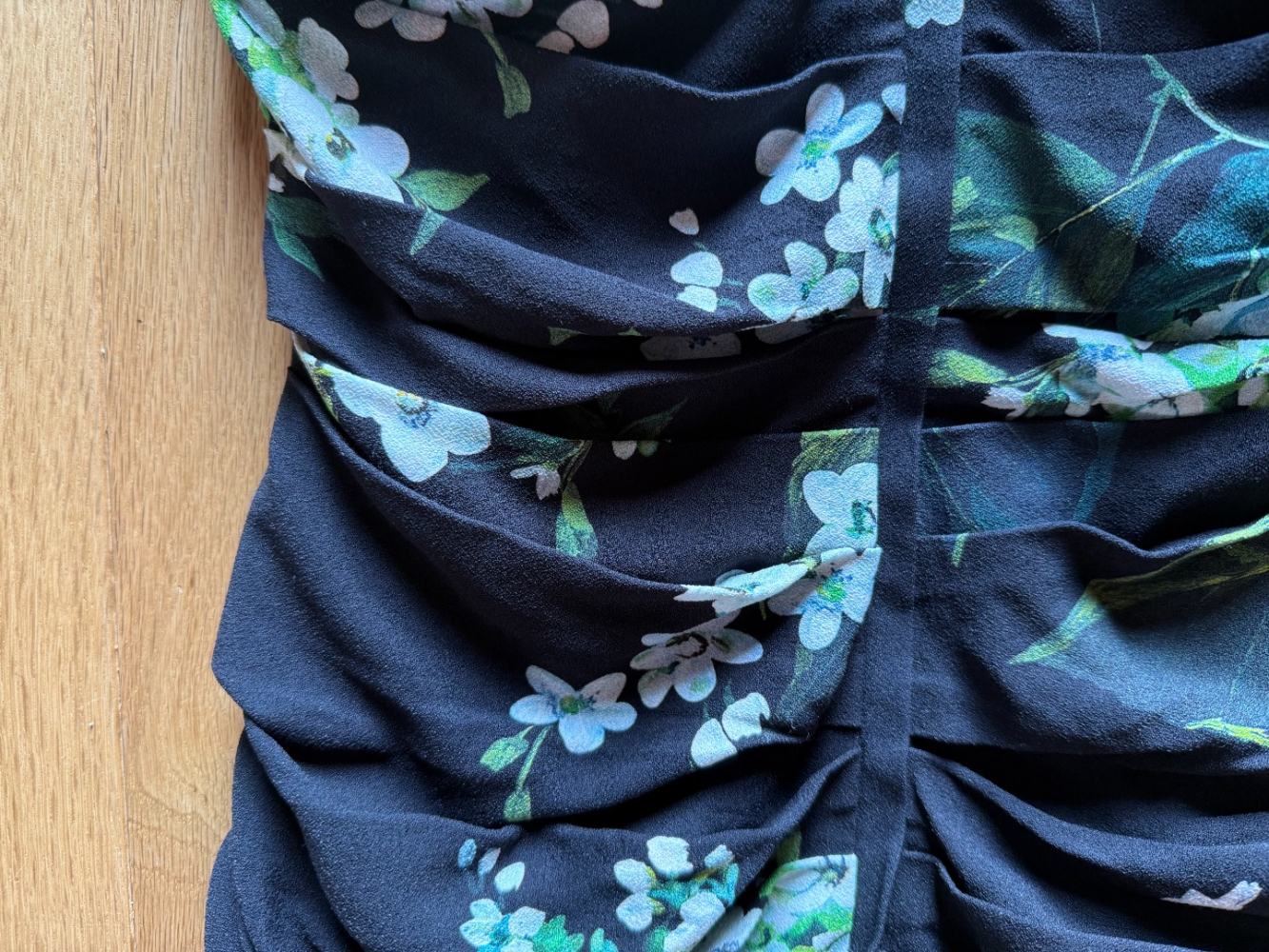 Dolce&Gabbana Robe froncée avec fleurs blanches