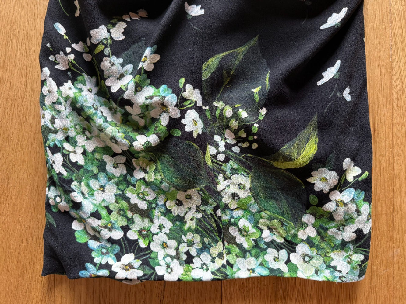 Dolce&Gabbana Robe froncée avec fleurs blanches