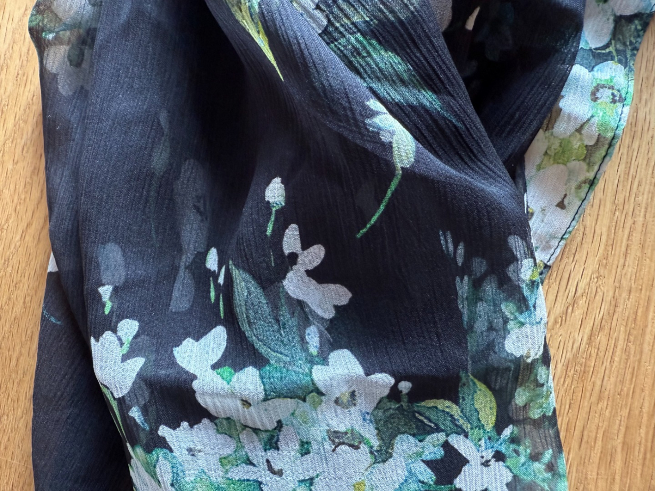Dolce&Gabbana Grand foulard floral en soie ou étole