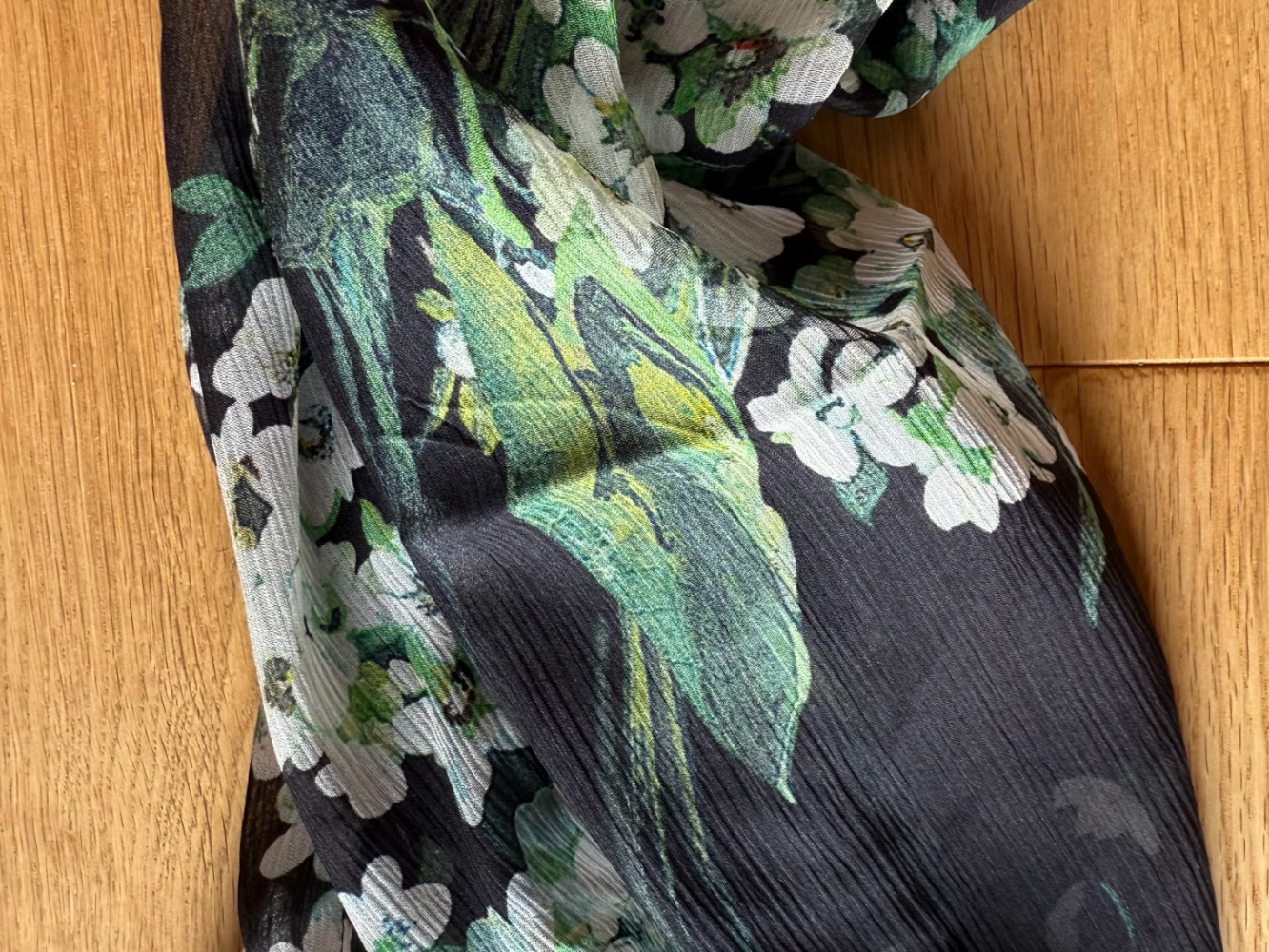 Dolce&Gabbana Grand foulard floral en soie ou étole