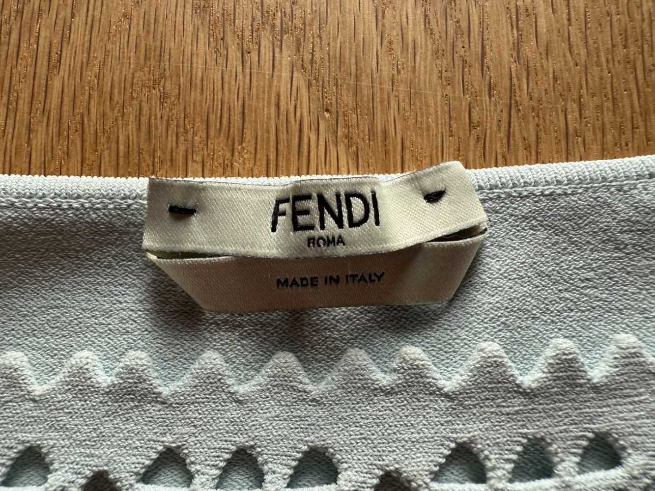 Fendi Stricktop mit Spitzeneffekt!