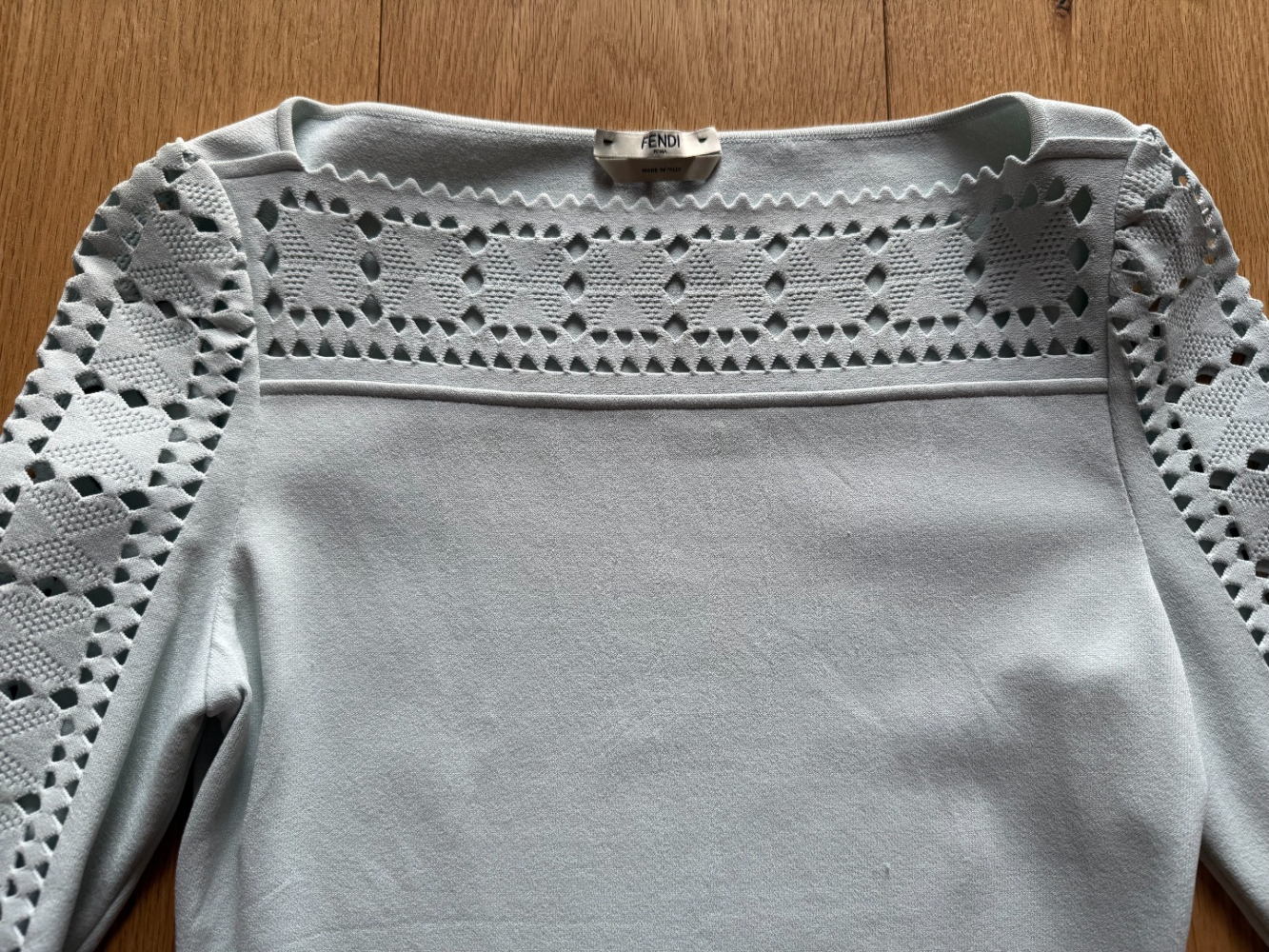 Fendi Stricktop mit Spitzeneffekt!