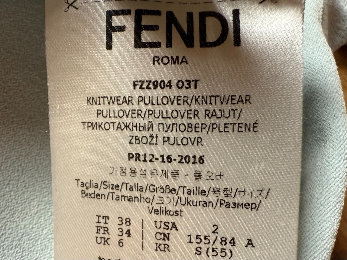 Fendi Stricktop mit Spitzeneffekt!
