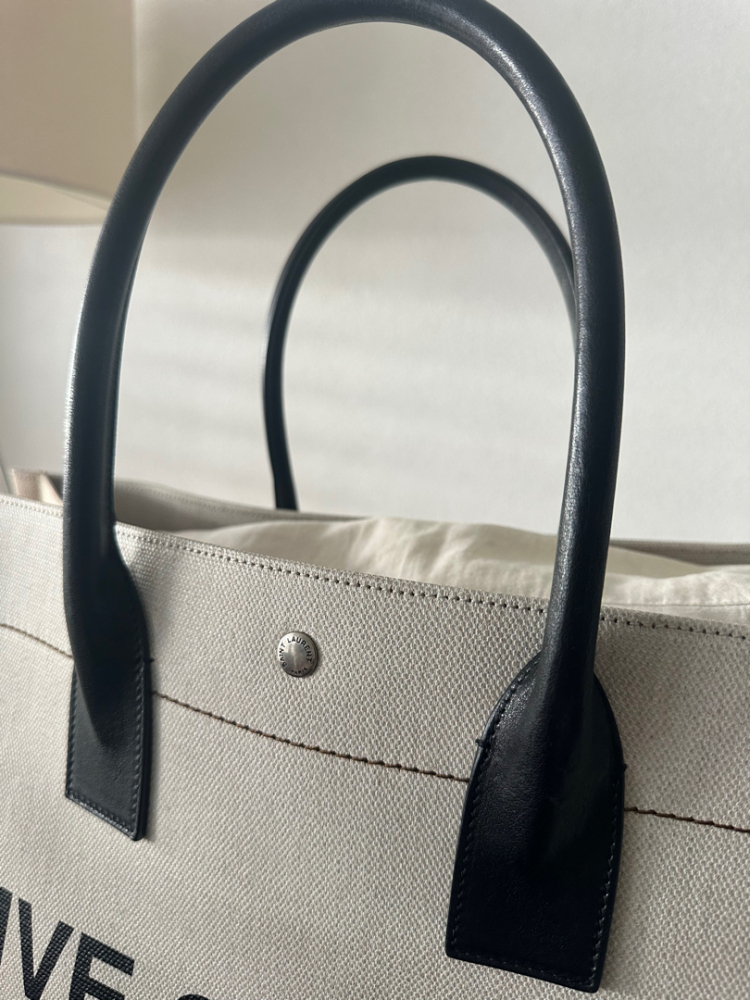 Yves Saint Laurent ligne Rive Gauche.