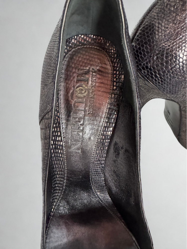 Alexander McQueen Escarpins en cuir noir métallisé - Taille EU 39