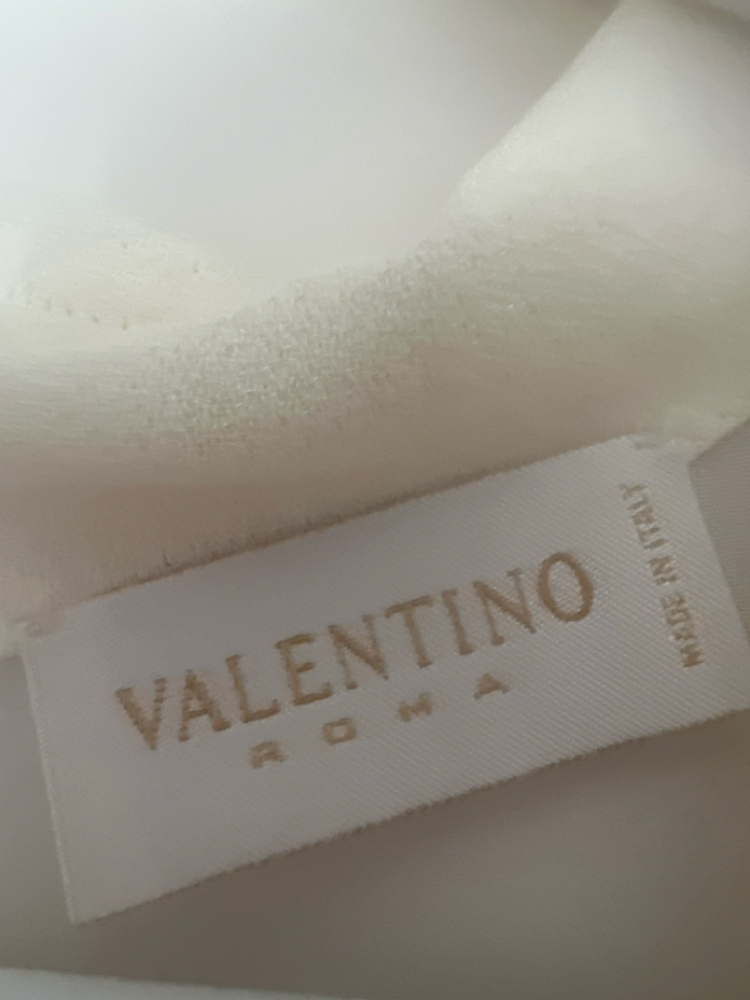 Valentino Weiß/cremefarbenes Seidenrüschenkleid mit Halsausschnitt