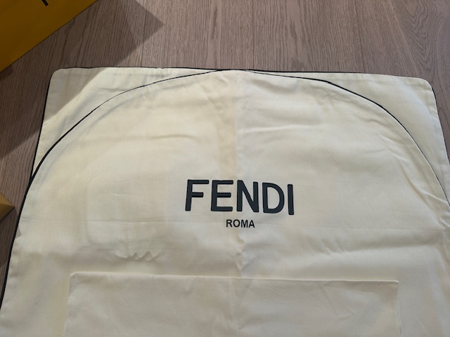 Fendi 2 Boxen plus Staubbeutel