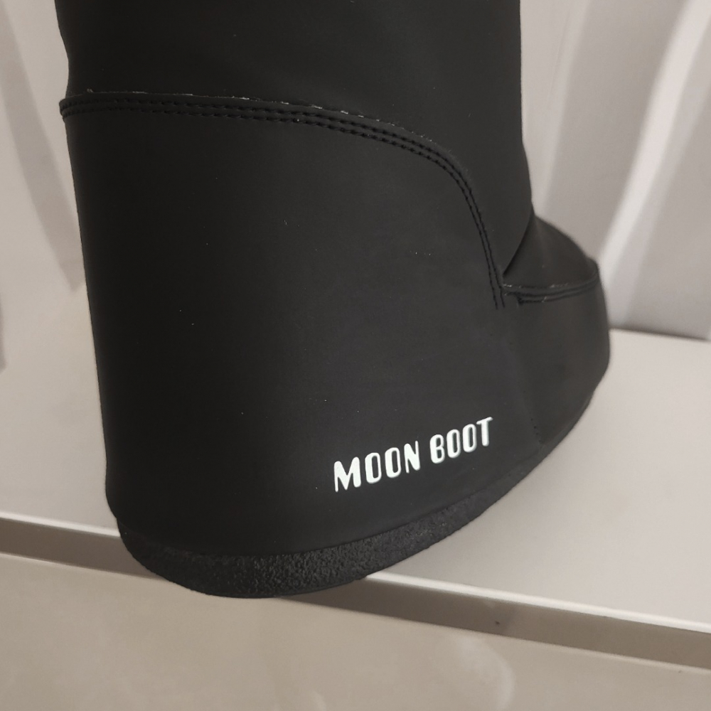 Moon Boot snow boots