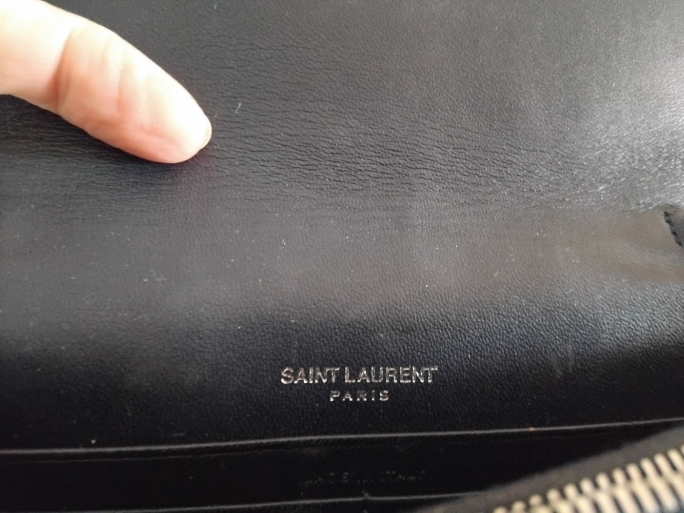 Yves Saint Laurent Kate tassel en velours bleu nuit et details en Swarovsky