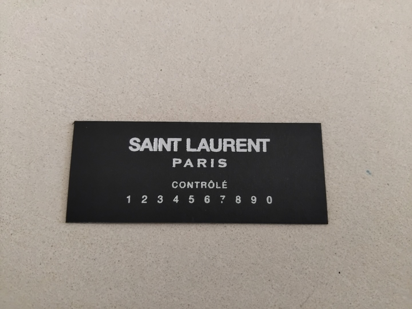 Yves Saint Laurent Kate tassel en velours bleu nuit et details en Swarovsky