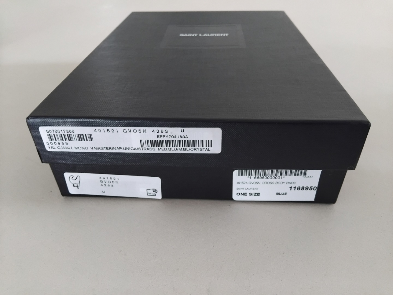 Yves Saint Laurent Kate tassel en velours bleu nuit et details en Swarovsky