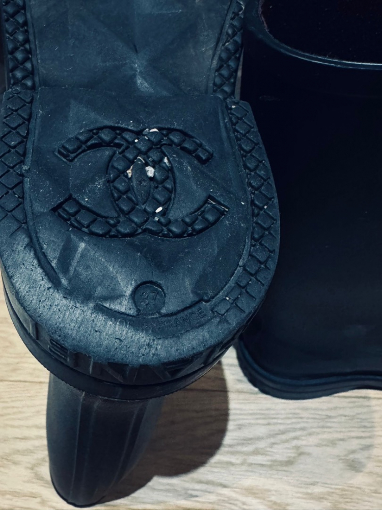 Chanel Black Caoutchouc CC Logo Rubber RainBoots 37