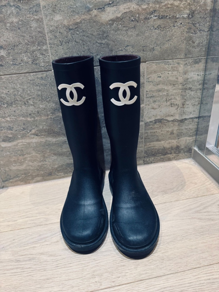Chanel Black Caoutchouc CC Logo Rubber RainBoots 37