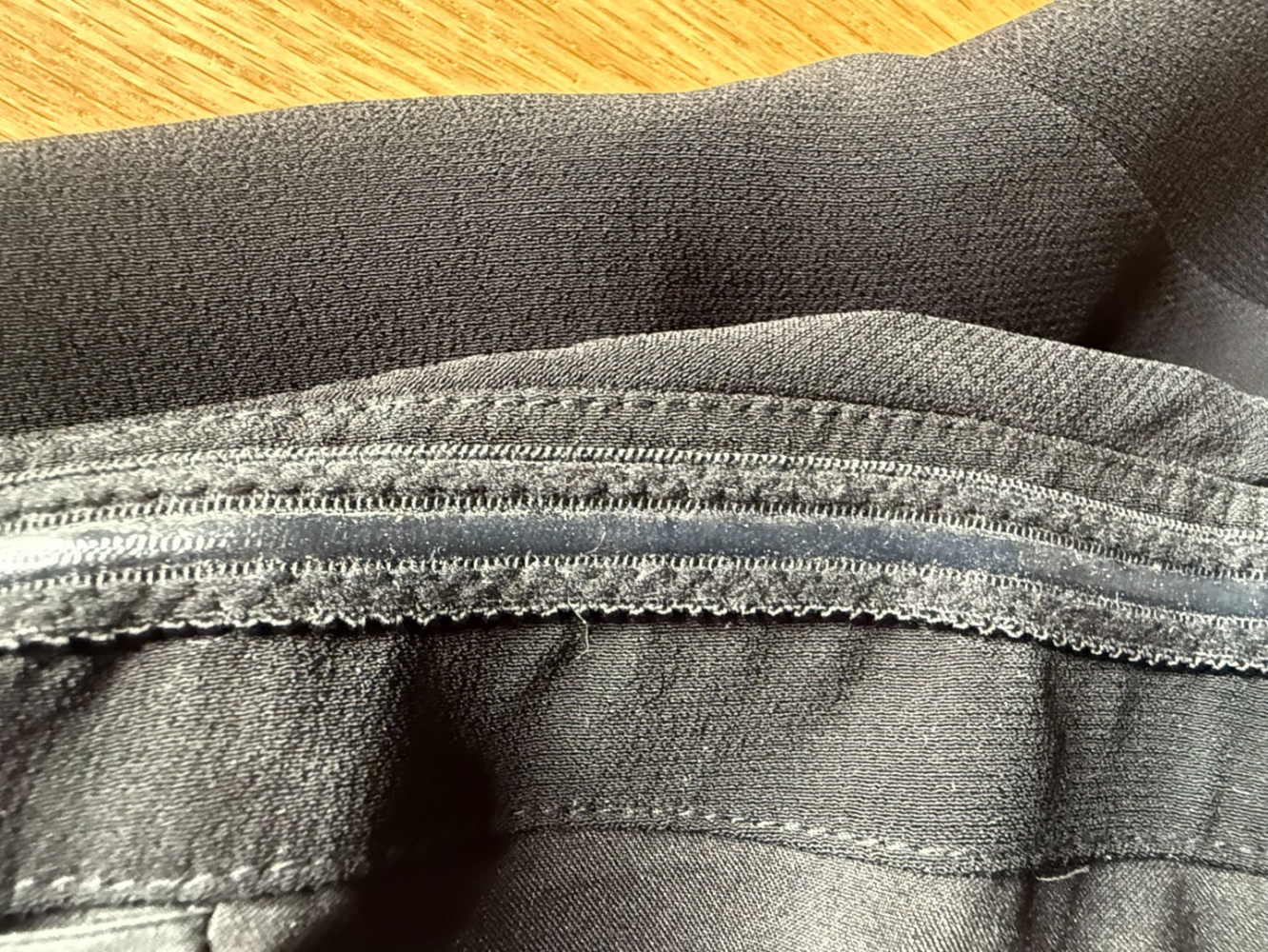 Intermix Schwarzer trägerloser Jumpsuit