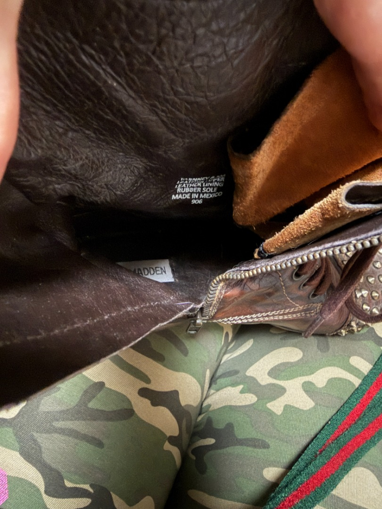 Steve Madden Stiefeletten mit braunen Nieten