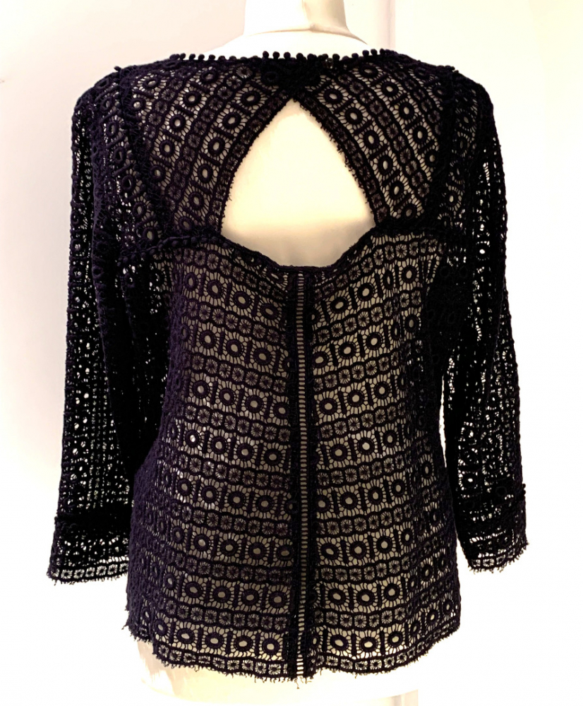 Sézane Blouse made from guipure lace in navy