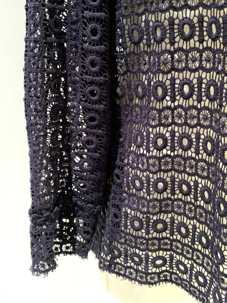 Sézane Blouse made from guipure lace in navy
