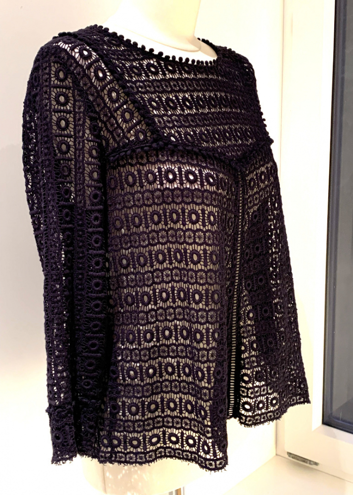 Sézane Blouse made from guipure lace in navy