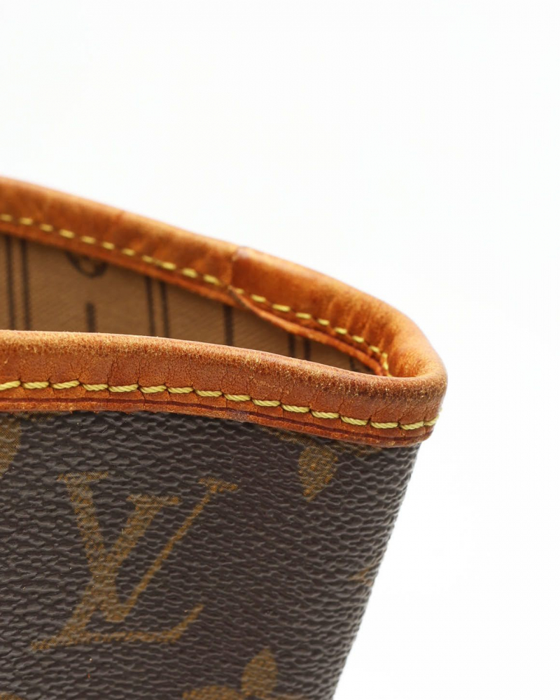 Louis Vuitton Monogram Neverfull MM Tote Bag