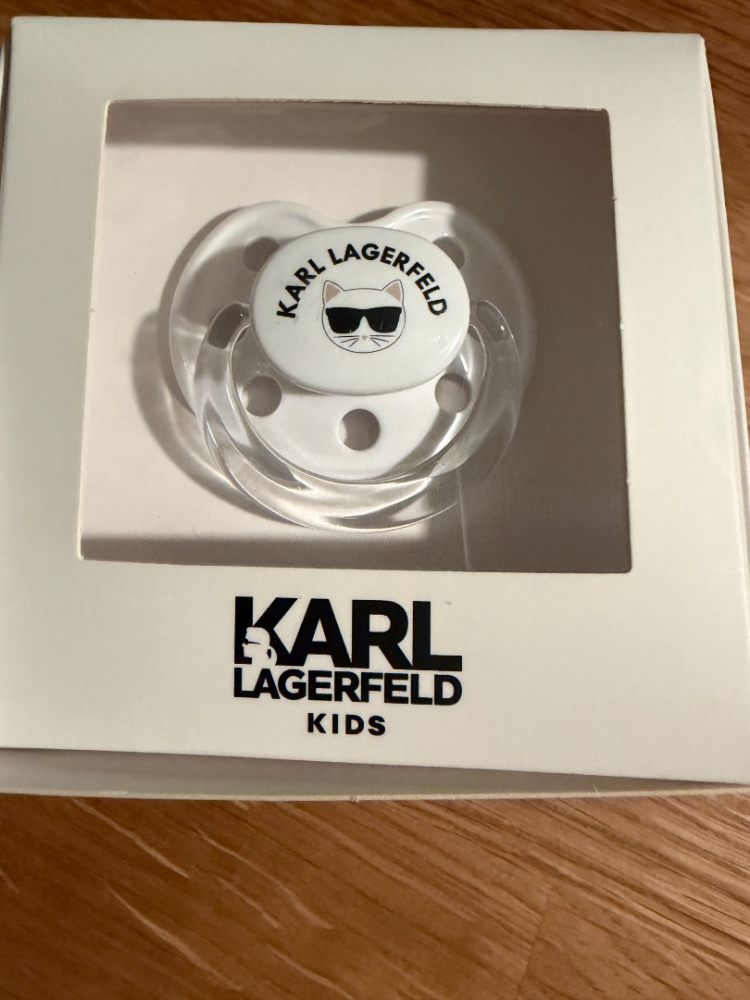 Karl Lagerfeld Schnuller
