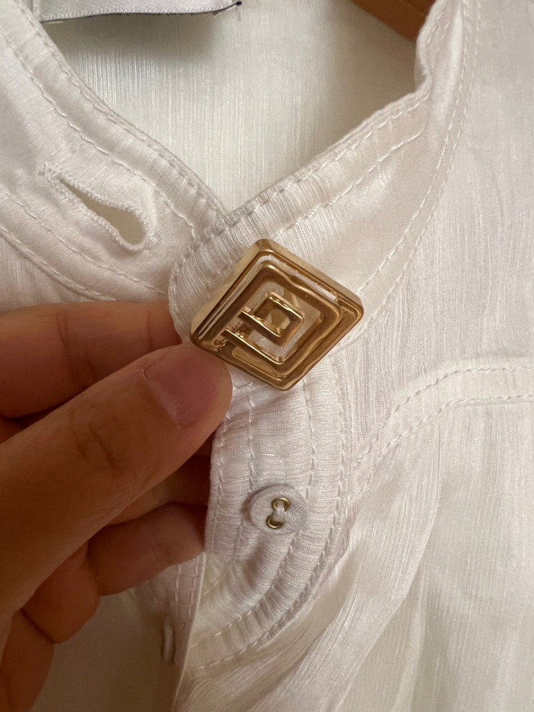 Aje Chemise à plis modeste