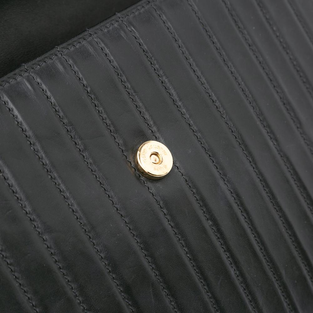 Saint Laurent B Saint Laurent Black Calf Leather Quilted skin Victoire Chain Crossbody Italy