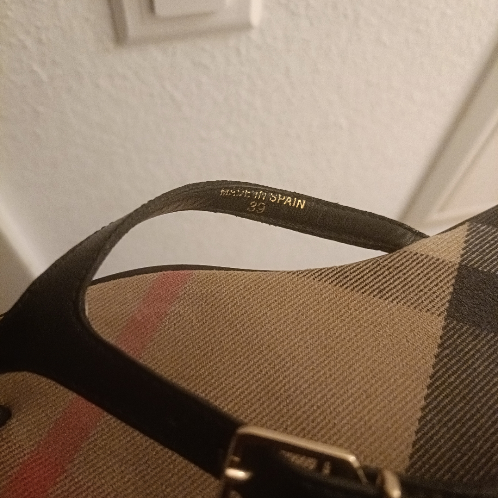 Burberry flip-flops
