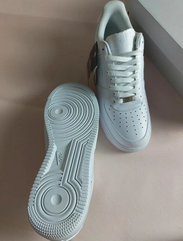 Nike Air Force 1 Damen-Turnschuhe UK 6,5 BRANDNEU mit Karton