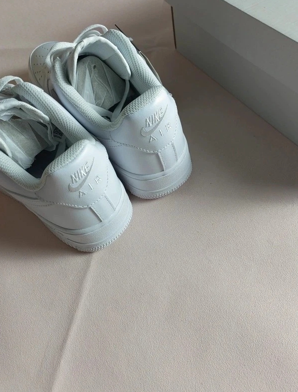 Nike Air Force 1 Damen-Turnschuhe UK 6,5 BRANDNEU mit Karton