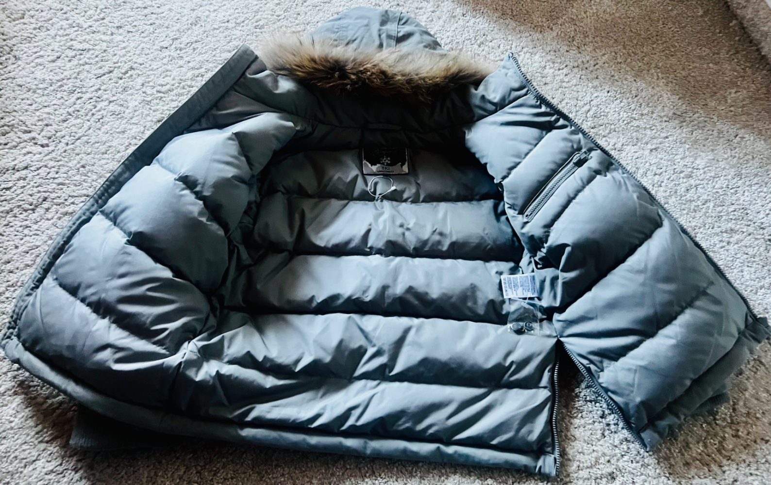 Bonpoint Veste/Veste de ski avec capuche amovible + talon en fourrure