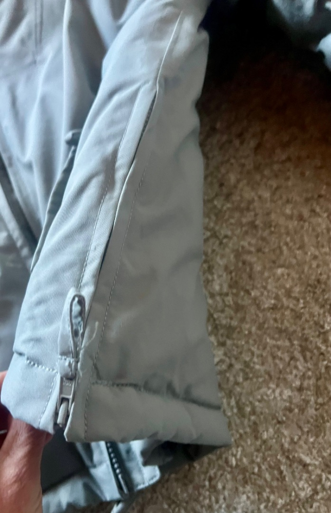 Bonpoint Veste/Veste de ski avec capuche amovible + talon en fourrure