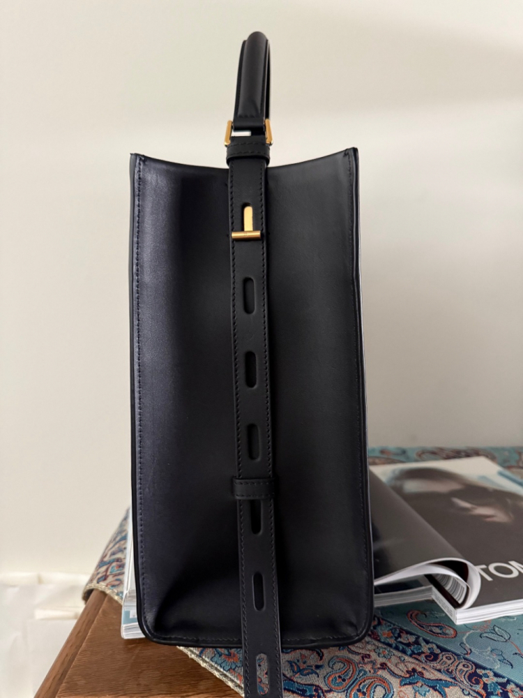 Tom Ford Hollywood Lether T Twist Medium Top Handle Bag