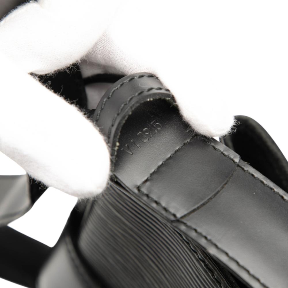 Louis Vuitton B Louis Vuitton Black Epi Leather Leather Epi Sac D Epaule PM France