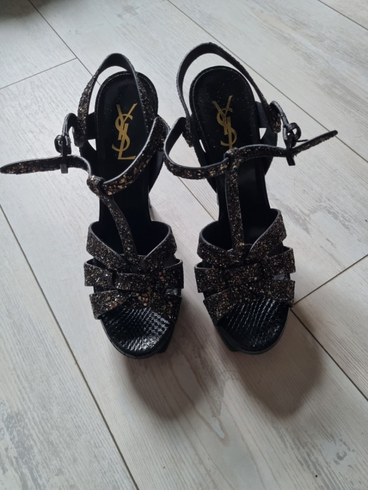 Yves Saint Laurent Tribute