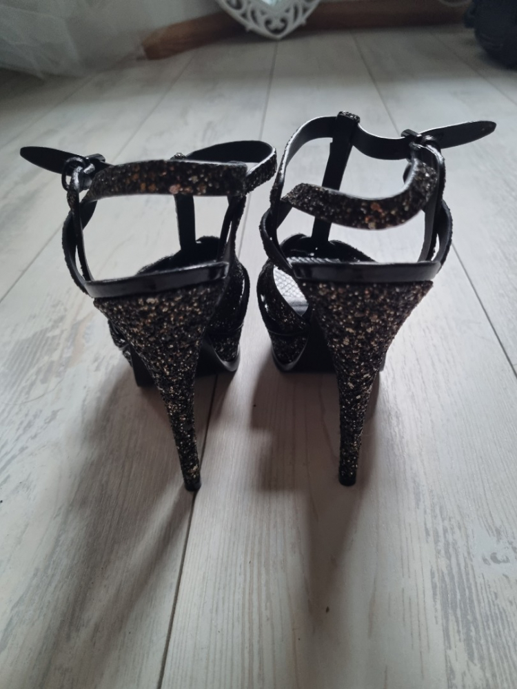 Yves Saint Laurent Tribute