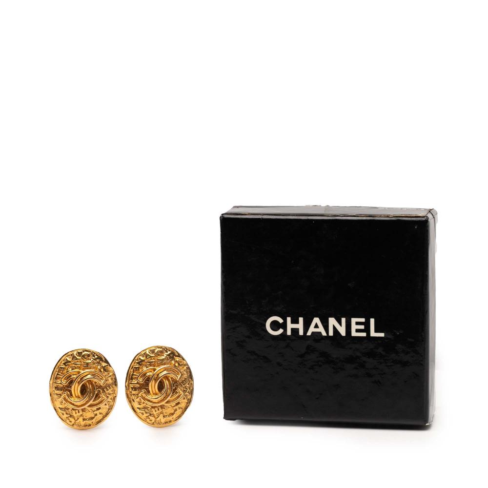 Chanel B Chanel Gold Gold Plated Metal CC Oval Clip on Earrings France