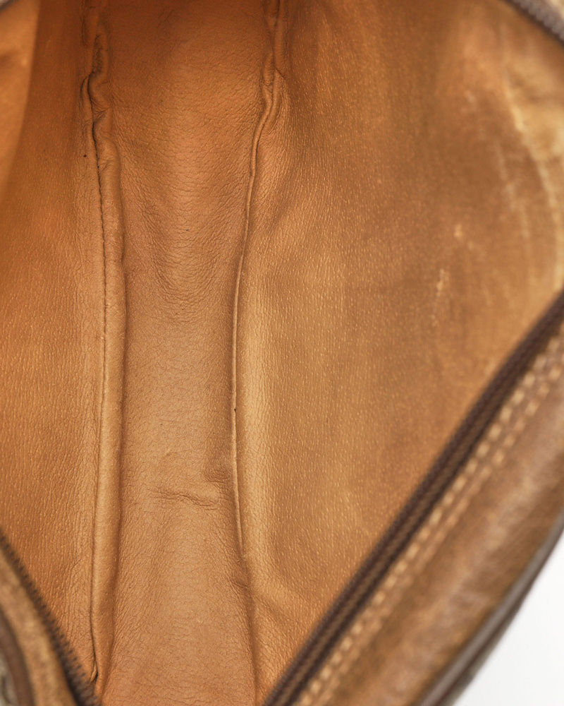 Gucci GG Supreme Clutch Bag