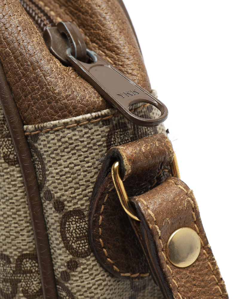 Gucci GG Supreme Clutch Bag