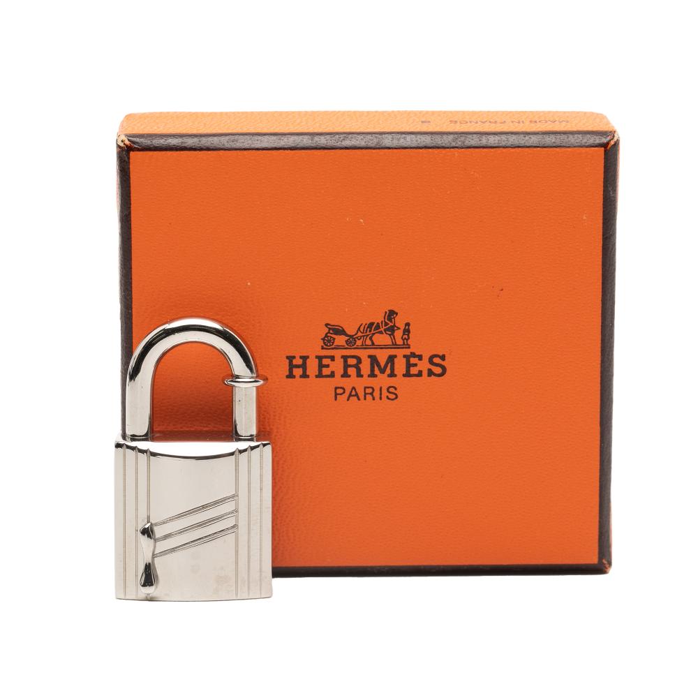 Hermès AB Hermès Silver Palladium Metal Plated Annee Arbre Cadena Lock Charm France