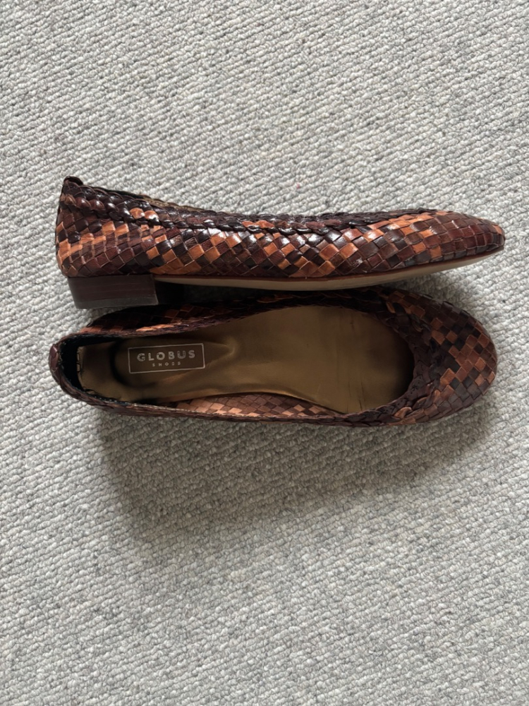 Globus Ballet flats