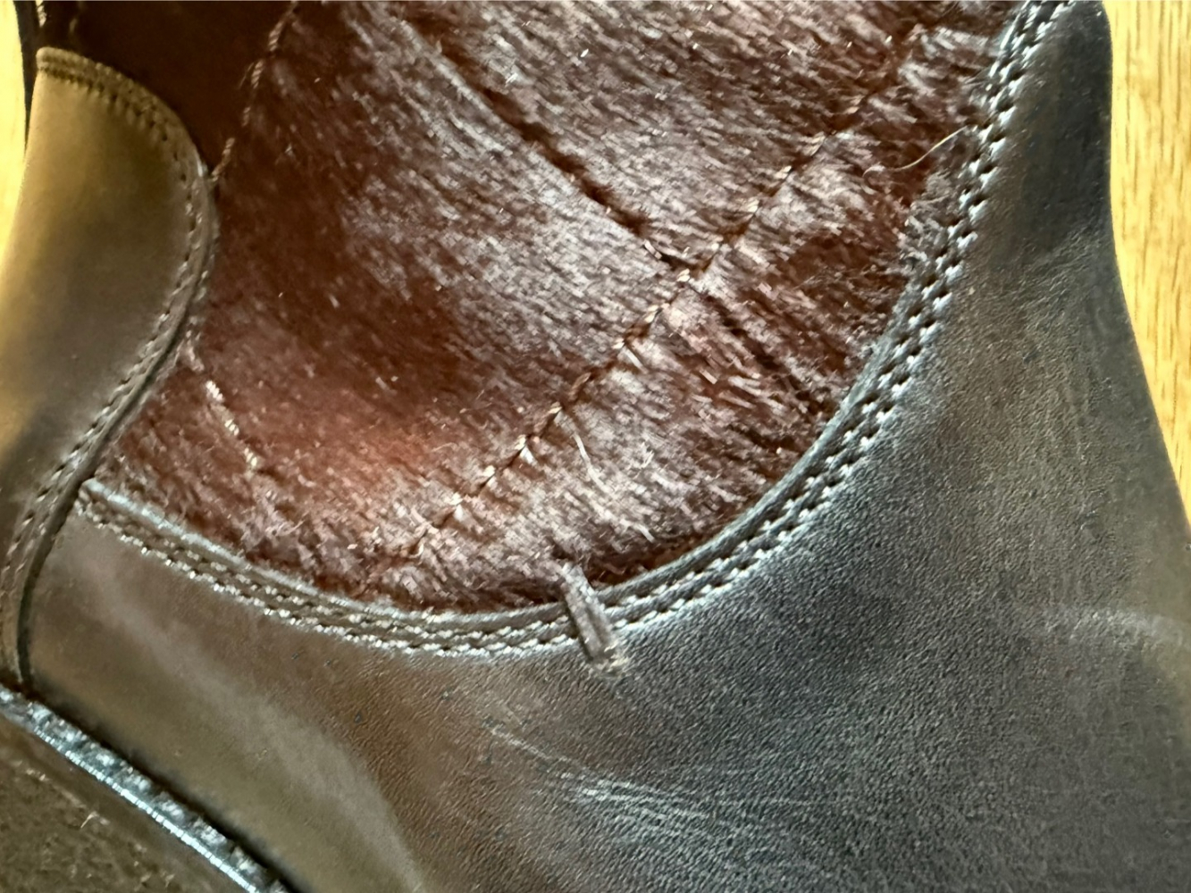 Moncler Mit Shearling gefütterte Keilstiefeletten aus Kalbsleder!