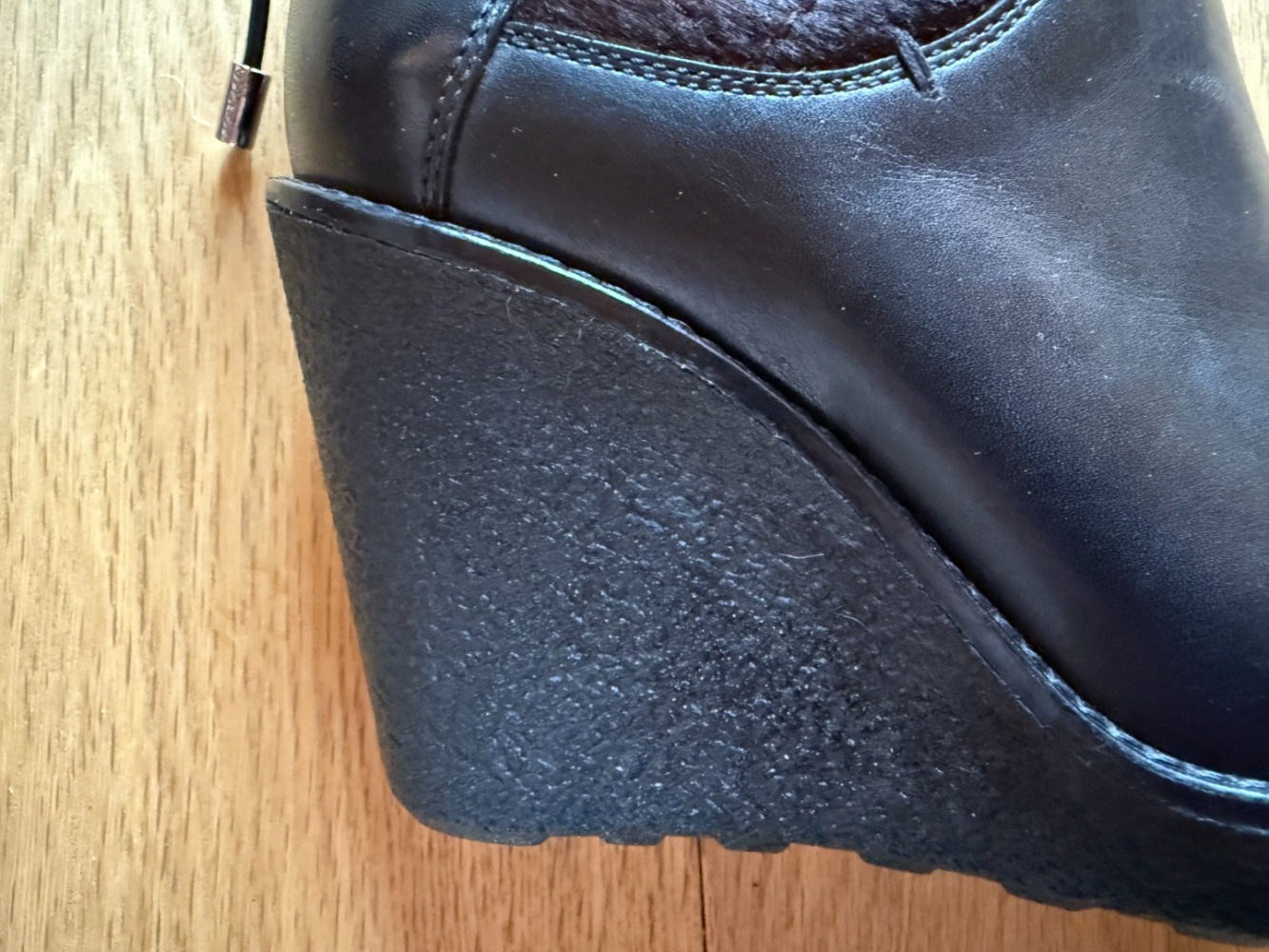 Moncler Mit Shearling gefütterte Keilstiefeletten aus Kalbsleder!