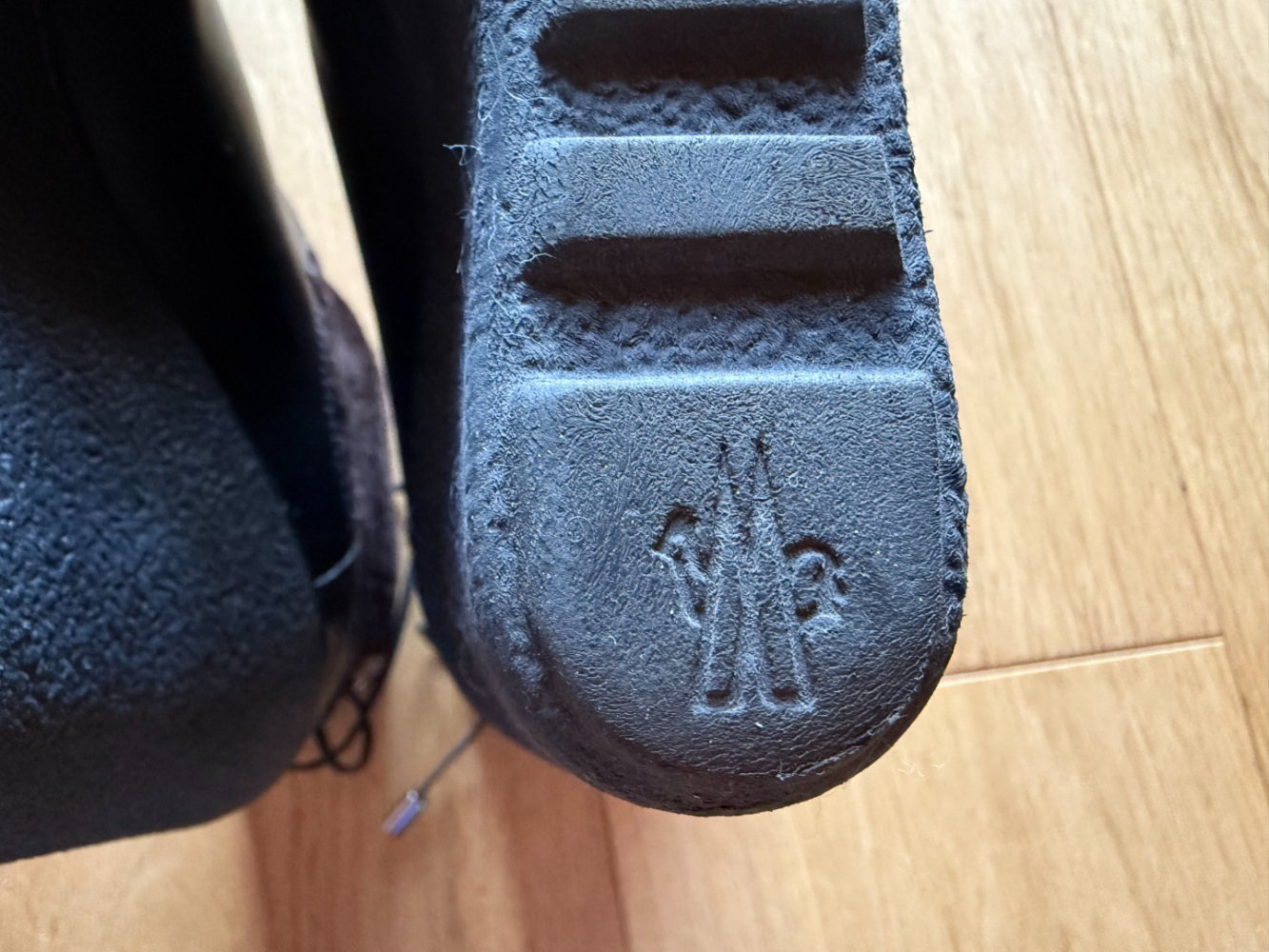 Moncler Mit Shearling gefütterte Keilstiefeletten aus Kalbsleder!