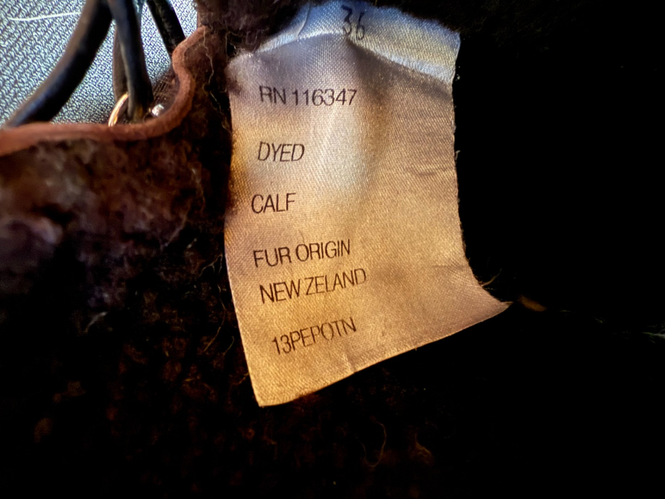 Moncler Mit Shearling gefütterte Keilstiefeletten aus Kalbsleder!