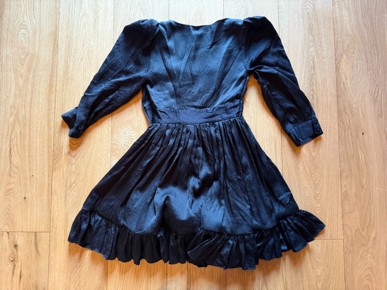 Balenciaga Adorable, amusante et flottante petite robe en soie