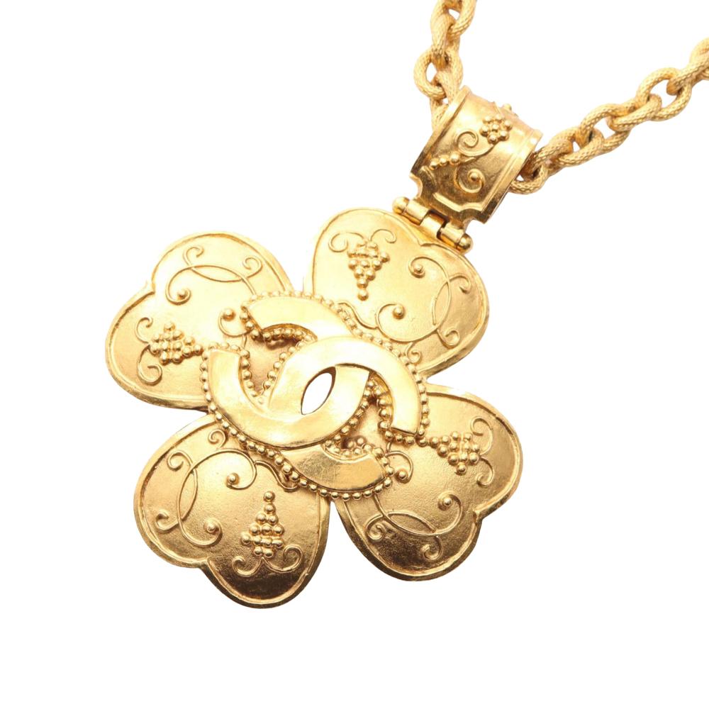 Chanel AB Chanel Gold Gold Plated Metal CC Clover Pendant Necklace France