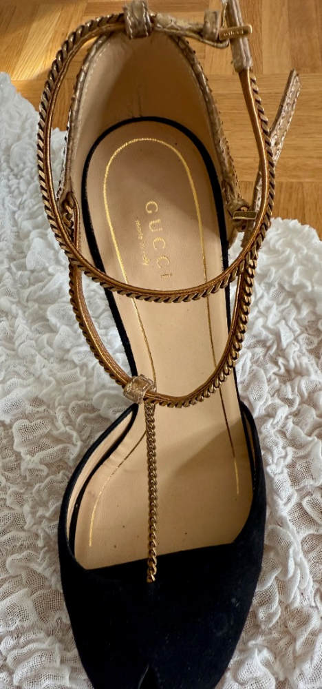 Gucci pumps
