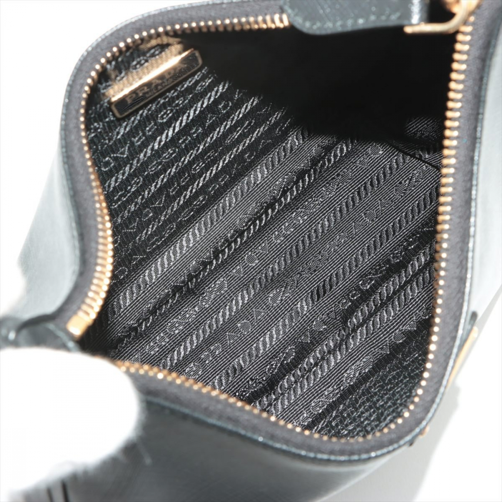 Prada Re-Edition 2005 Leather Pouch Crossbody Black